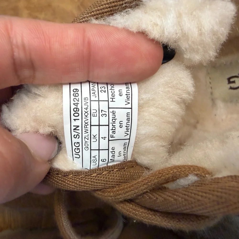 UGG Neumel Chukka Boots‎ Chestnut Women’s sz 6